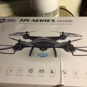 Drone. Holy stone hs110d
